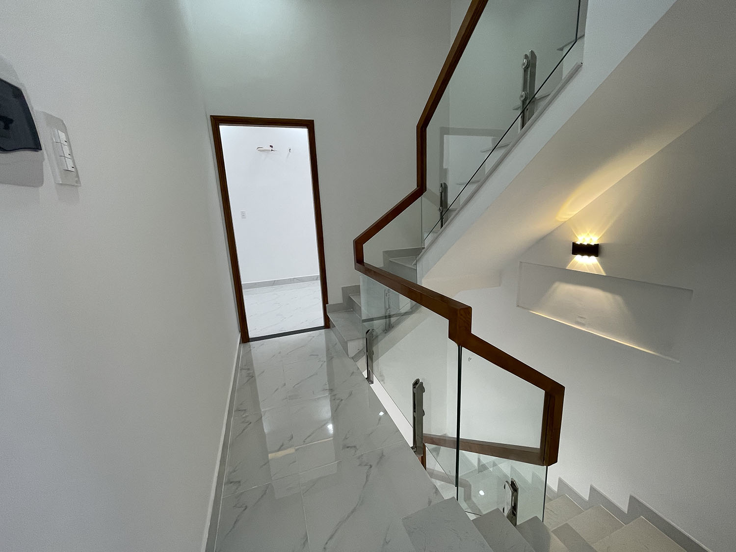 Bán nhà Nơ Trang Long, Quận Bình Thạnh Tuyệt phẩm 4 lầu (4,2m x 14m) tk Singapore ôtô đổ trong nhà.